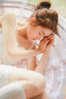 校花被下药野外三个人小说